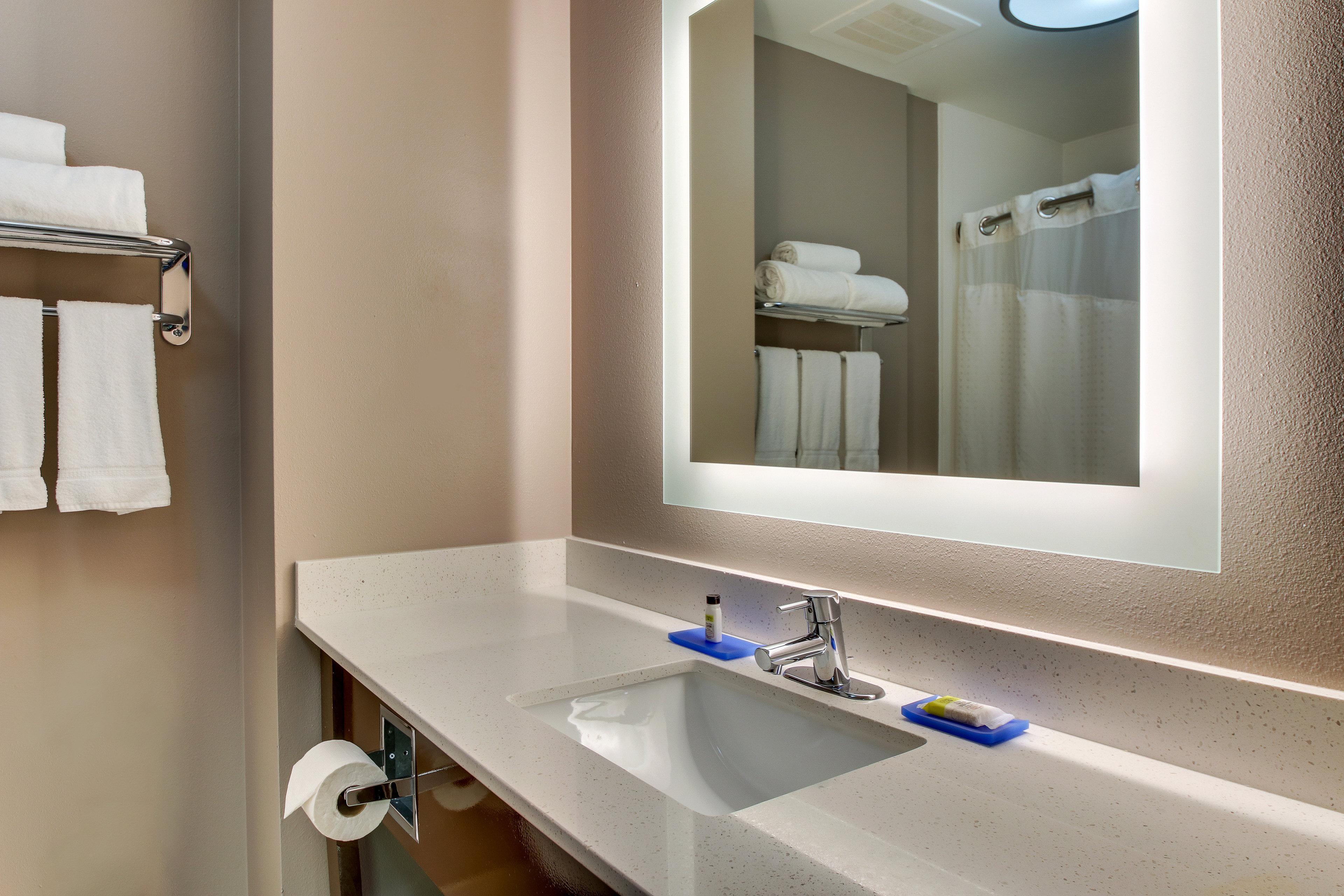 Holiday Inn Express Hotel & Suites Columbus-Fort Benning By Ihg Exterior photo