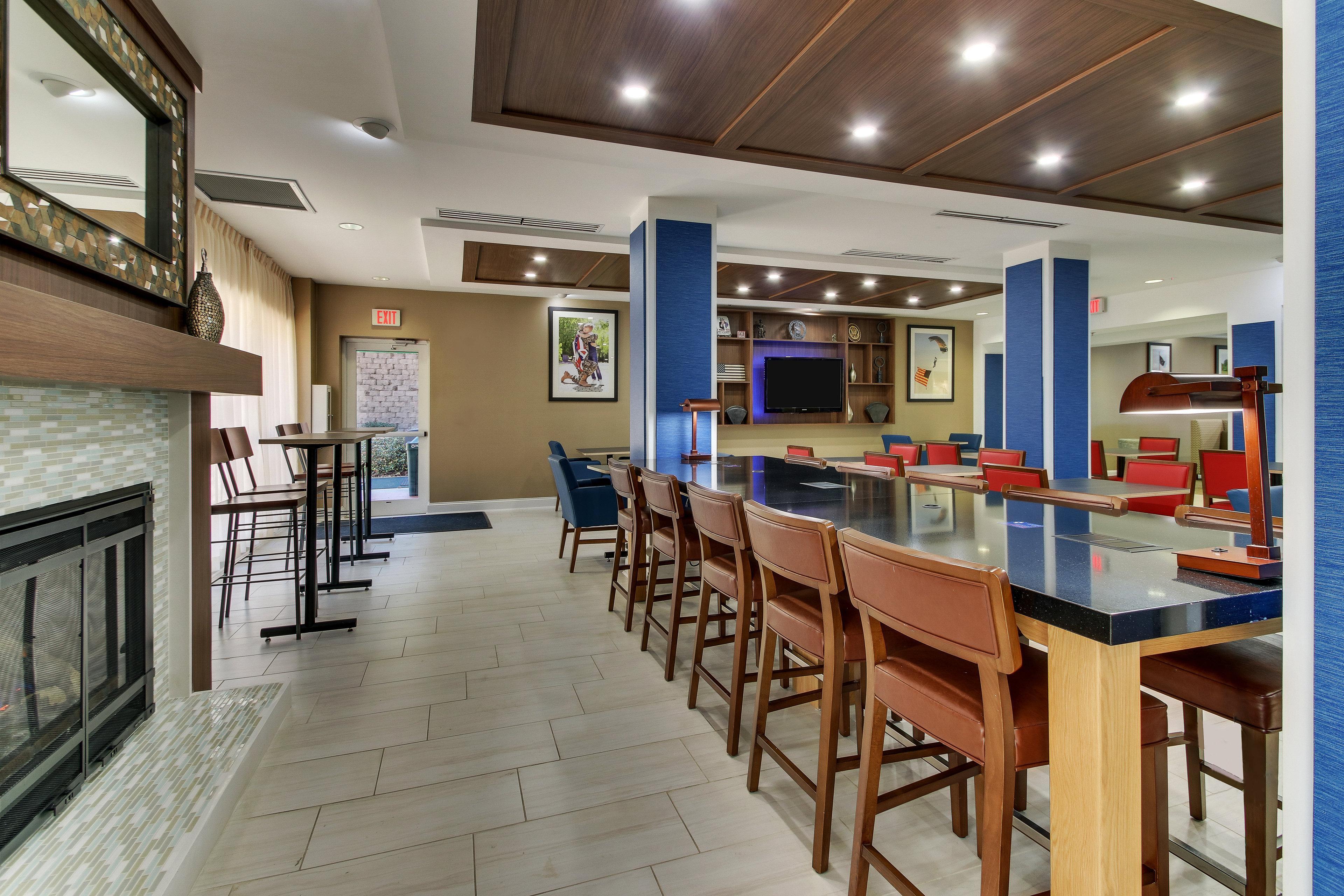 Holiday Inn Express Hotel & Suites Columbus-Fort Benning By Ihg Exterior photo