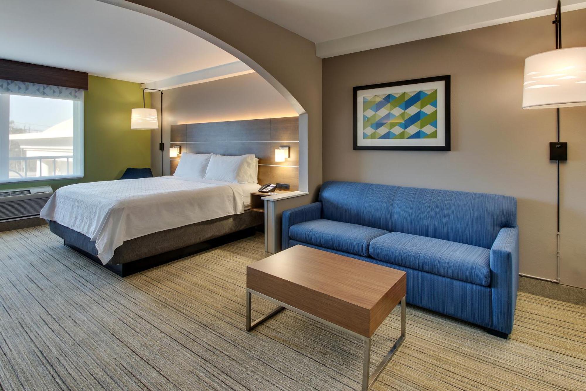 Holiday Inn Express Hotel & Suites Columbus-Fort Benning By Ihg Exterior photo