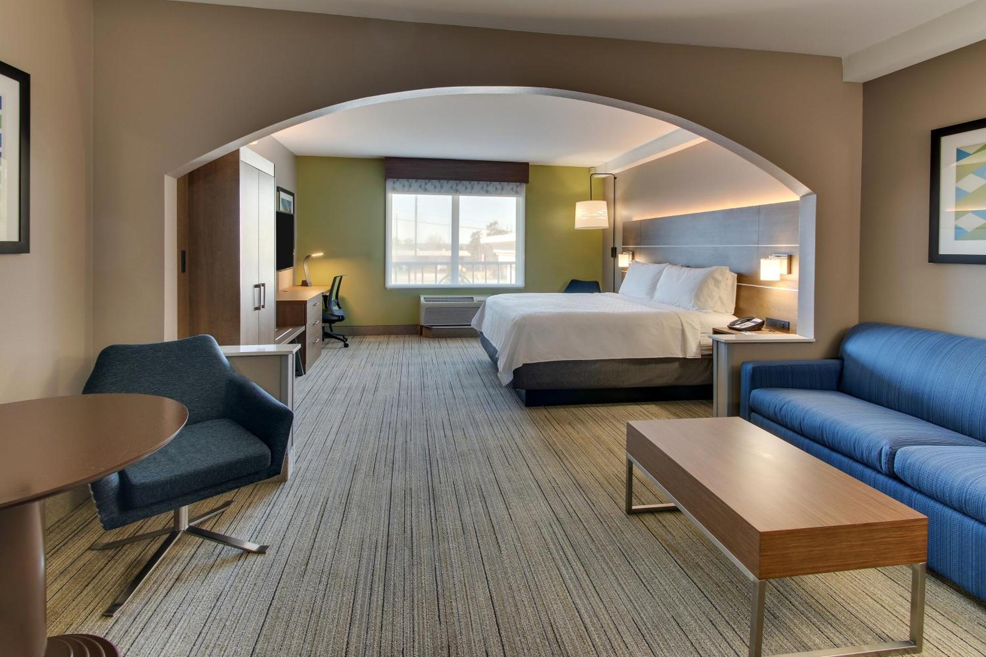 Holiday Inn Express Hotel & Suites Columbus-Fort Benning By Ihg Exterior photo
