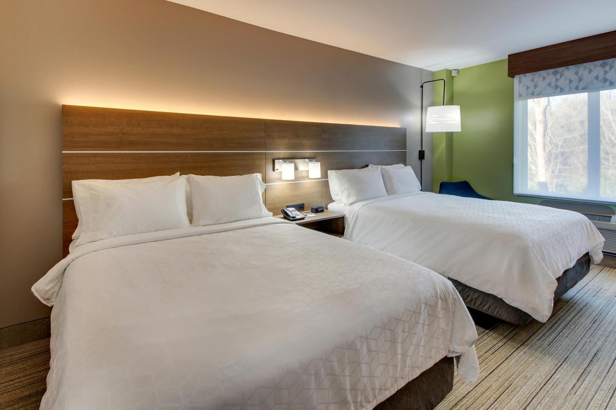 Holiday Inn Express Hotel & Suites Columbus-Fort Benning By Ihg Exterior photo