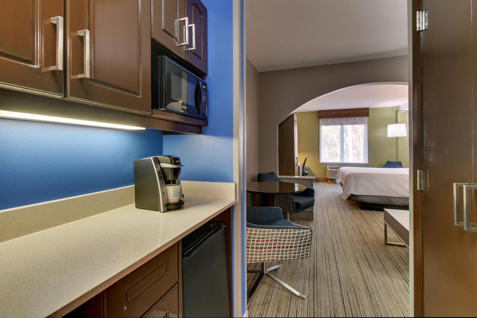 Holiday Inn Express Hotel & Suites Columbus-Fort Benning By Ihg Exterior photo
