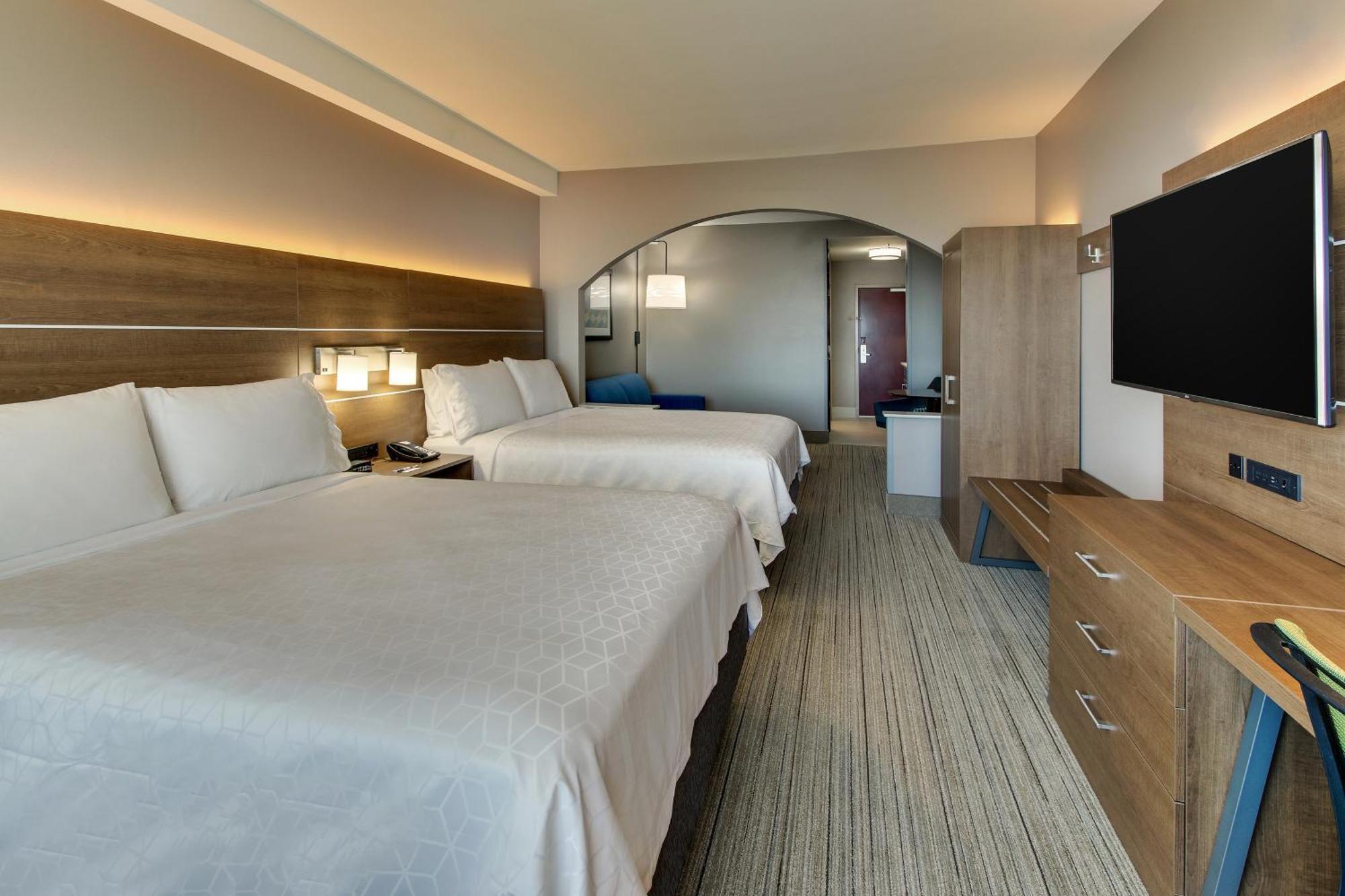 Holiday Inn Express Hotel & Suites Columbus-Fort Benning By Ihg Exterior photo