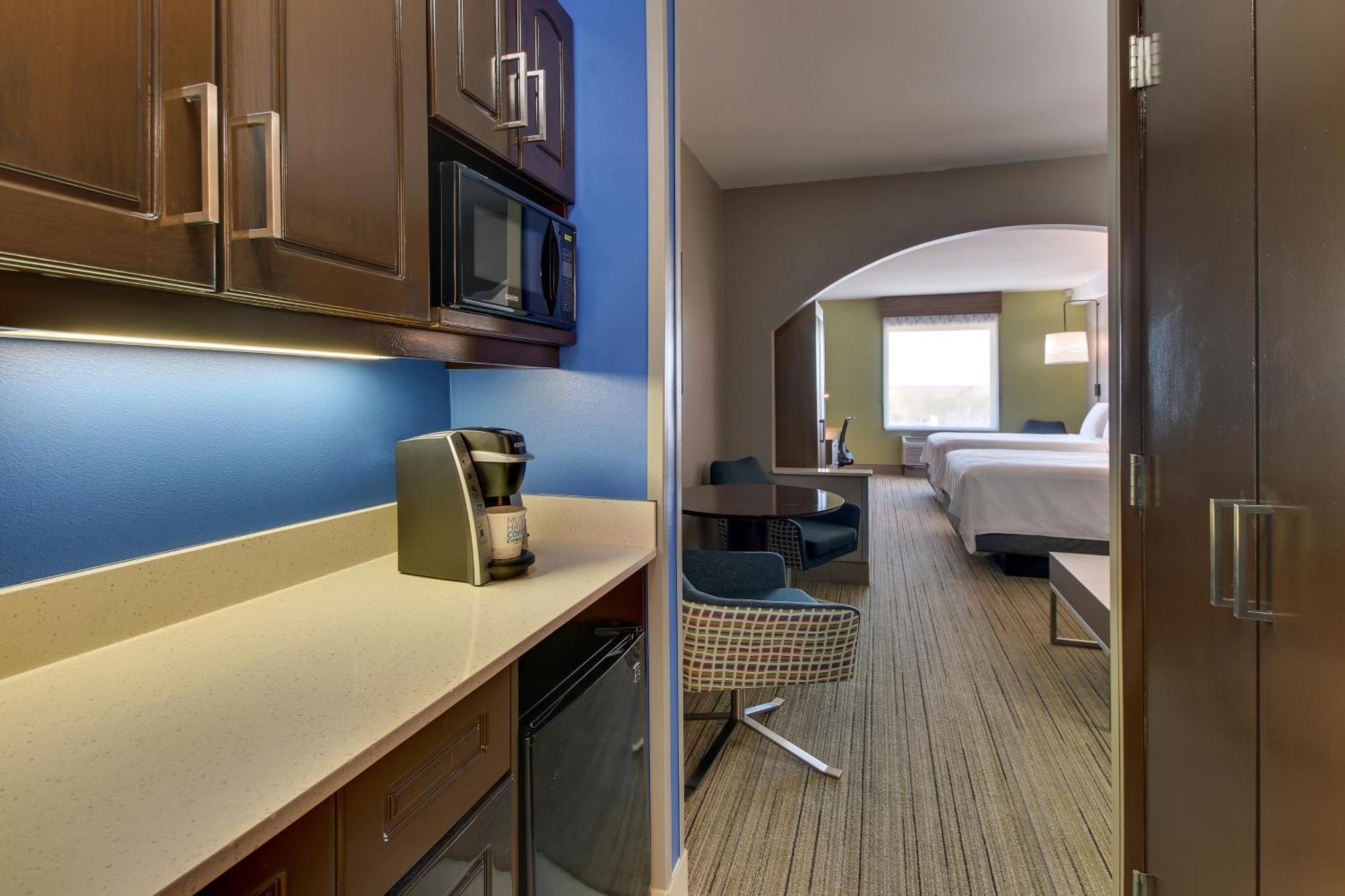 Holiday Inn Express Hotel & Suites Columbus-Fort Benning By Ihg Exterior photo